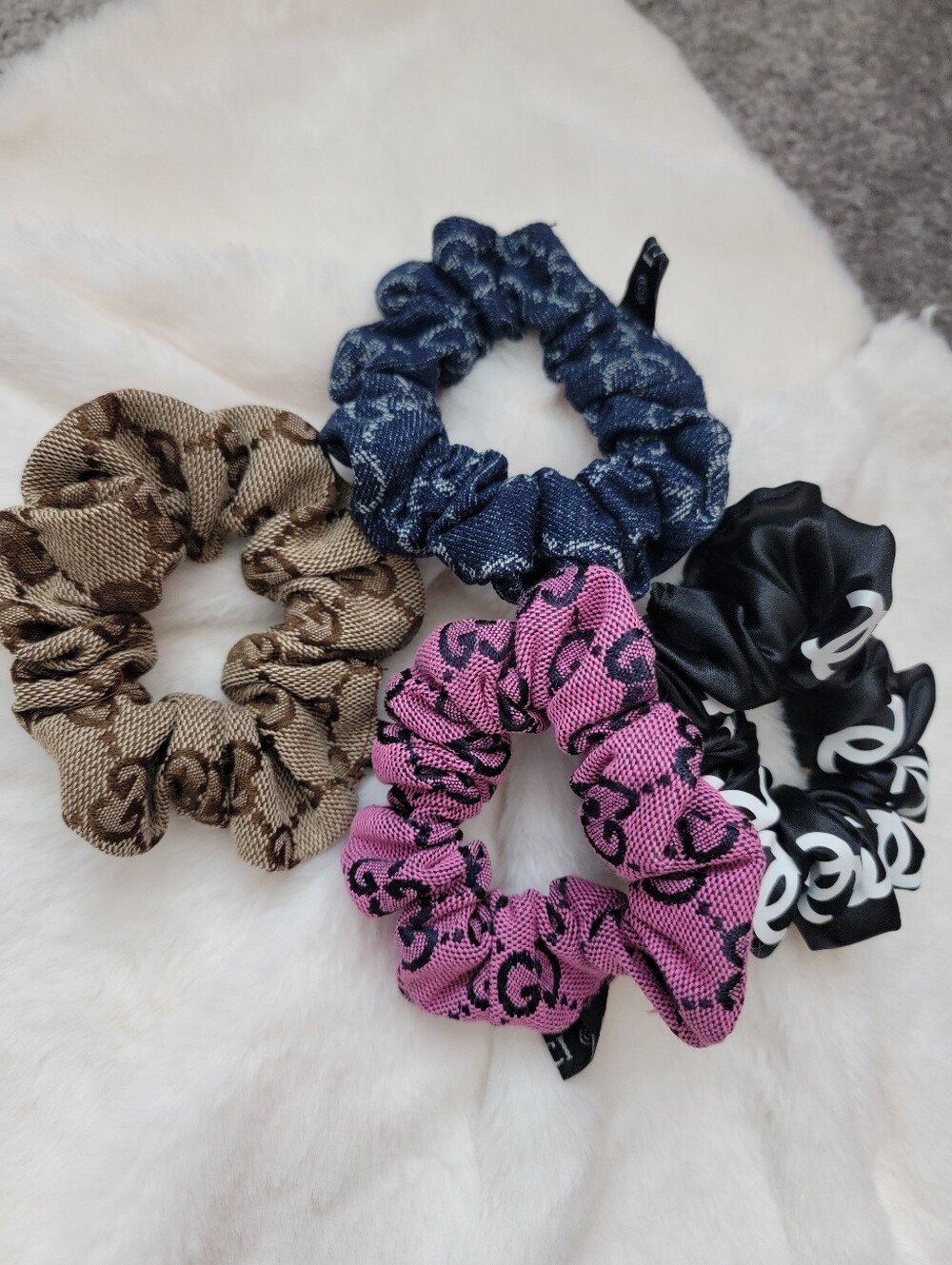 4pcs Stylish Logo Print Scrunchie Hair Tie